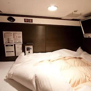resort-capsule-hotel-well-cabin-fukuoka-nakasu.fukuoka-hotels.net/